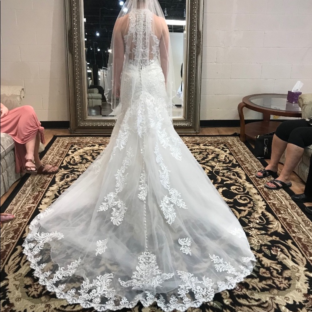 Brand new BEAUTIFUL wedding dress
